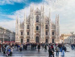 Thousands of People gathered In front of the Milan Building
