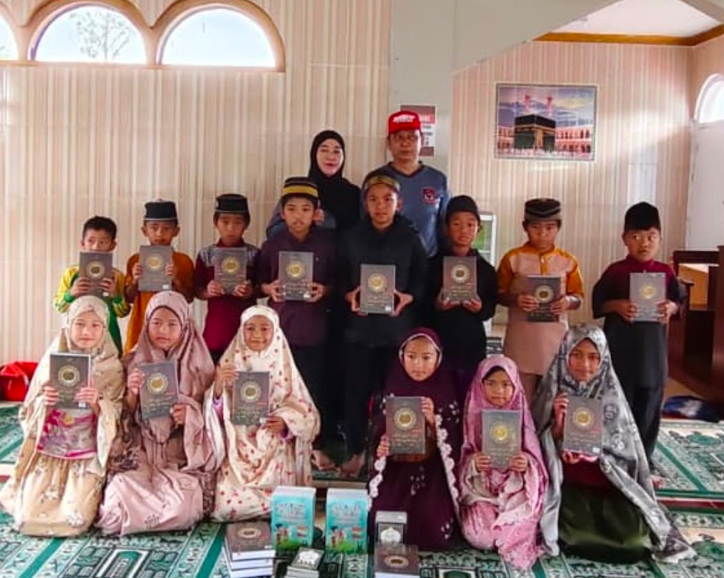 Honda ADV Chapter Gowa Gelar Aksi Sosial, Salurkan Al-Qur’an dan Buku Ibadah untuk Masyarakat