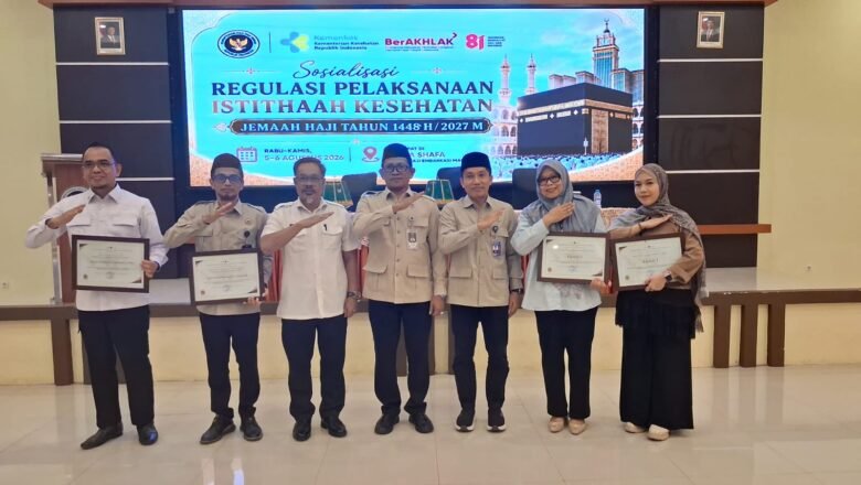 Kemenhaj Soppeng, Dinkes Gowa, dan Dua Kloter Terima Penghargaan Atas Kinerja di Bidang Kesehatan  
