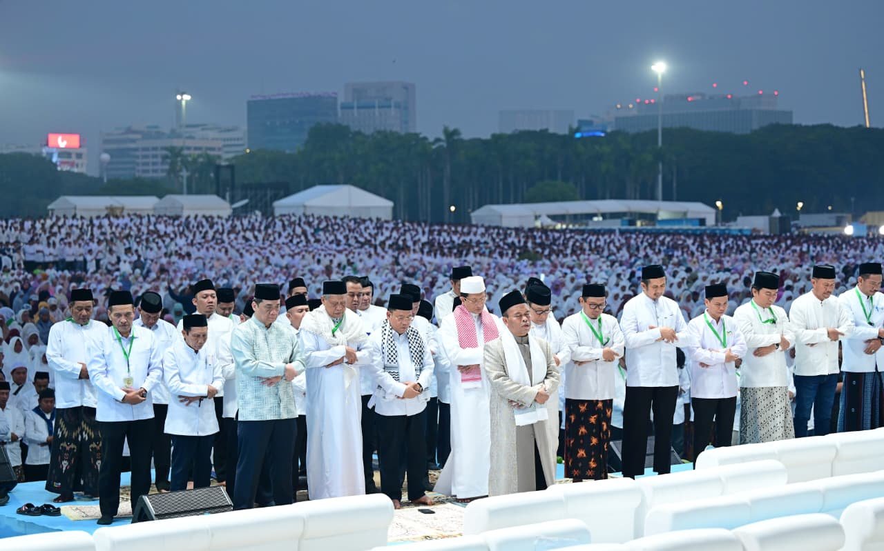 100.000 Jemaah Hadiri Zikir dan Doa Kebangsaan di Monas