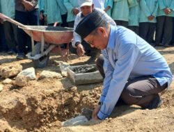 Kepala Kemenhaj Barru Turut Letakkan Batu Pertama Pembangunan GOR Kampus 1 DDI Mangkoso