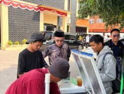 Bantu UMKM, Pegawai Kemenhaj Sulsel Borong Jualan Pedagang Minuman