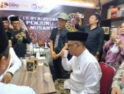 Menhaj Tinjau Stand Expo Ekosistem Haji di Sulsel, Takjub Racikan Kopi Puang